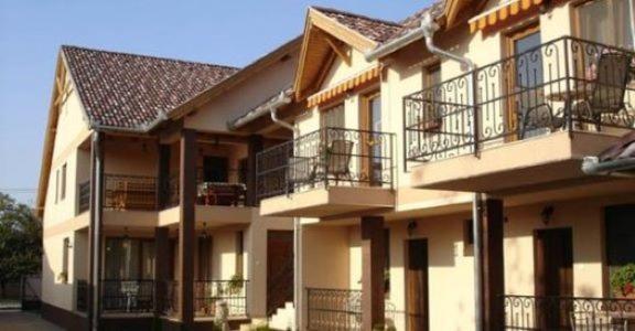 Mediterran Apartman Es Vendeghaz Hajduszoboszlo Exterior photo