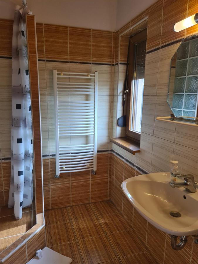 Mediterran Apartman Es Vendeghaz Hajduszoboszlo Exterior photo
