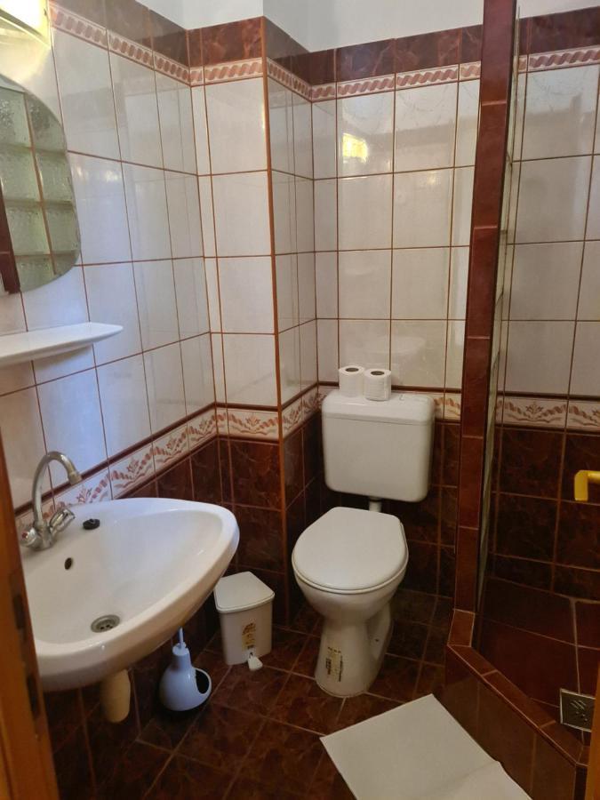 Mediterran Apartman Es Vendeghaz Hajduszoboszlo Exterior photo