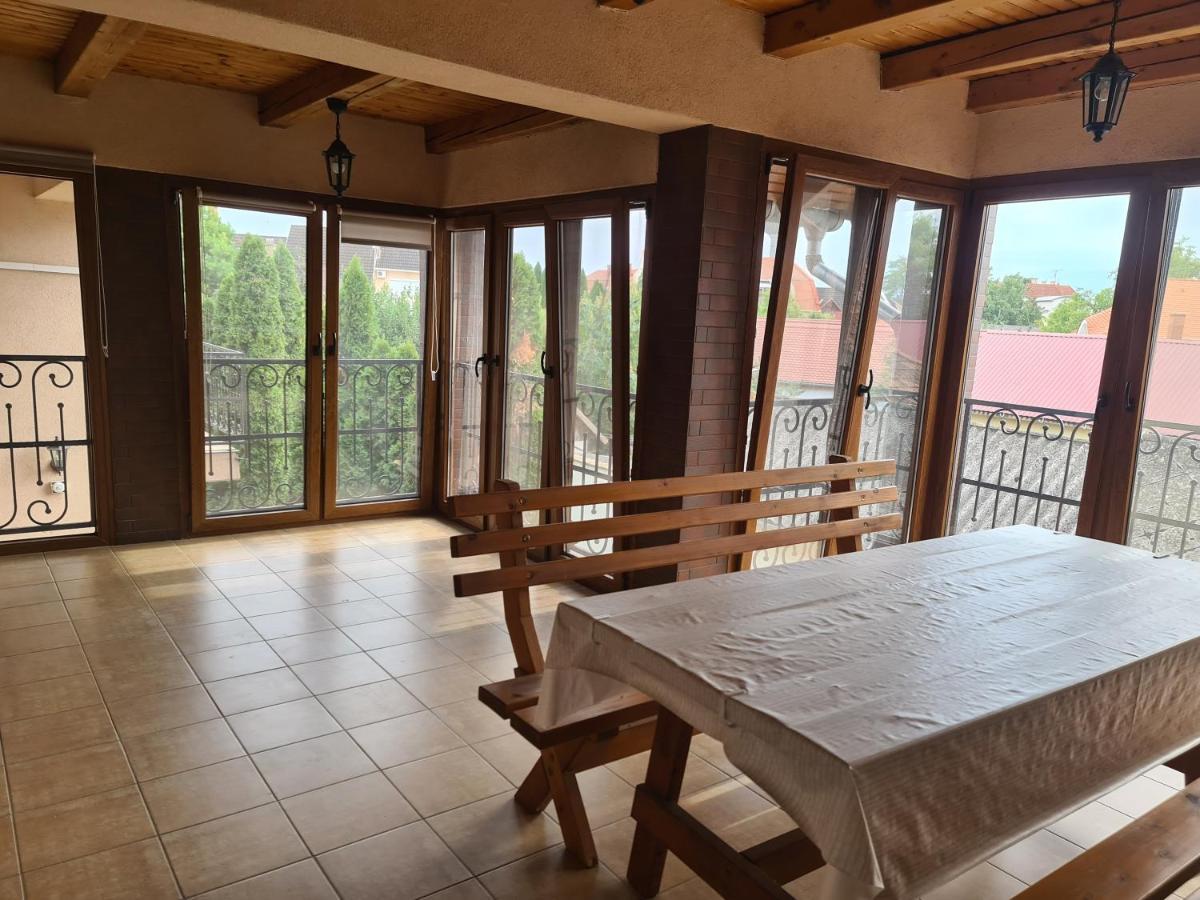 Mediterran Apartman Es Vendeghaz Hajduszoboszlo Exterior photo