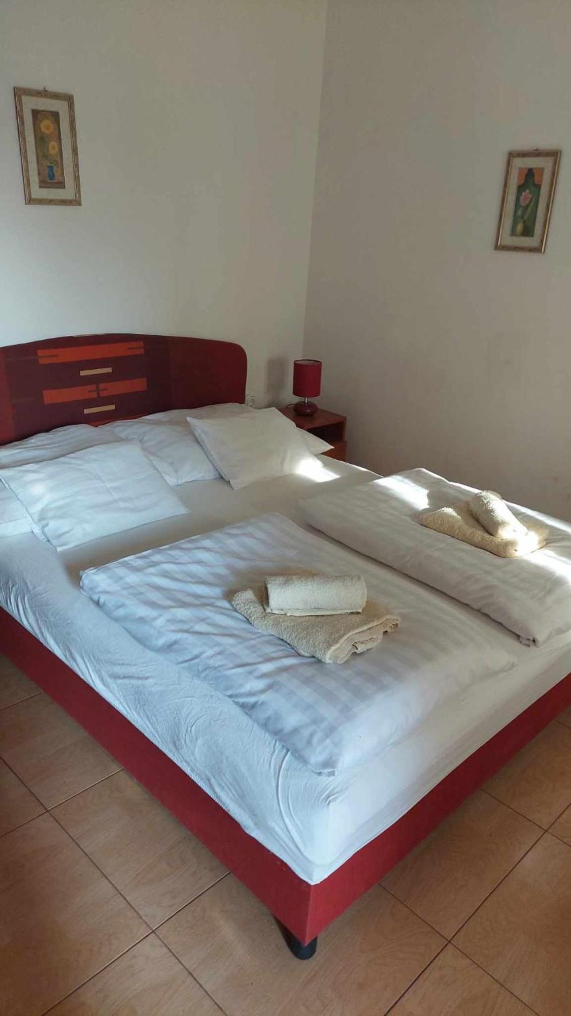 Mediterran Apartman Es Vendeghaz Hajduszoboszlo Exterior photo