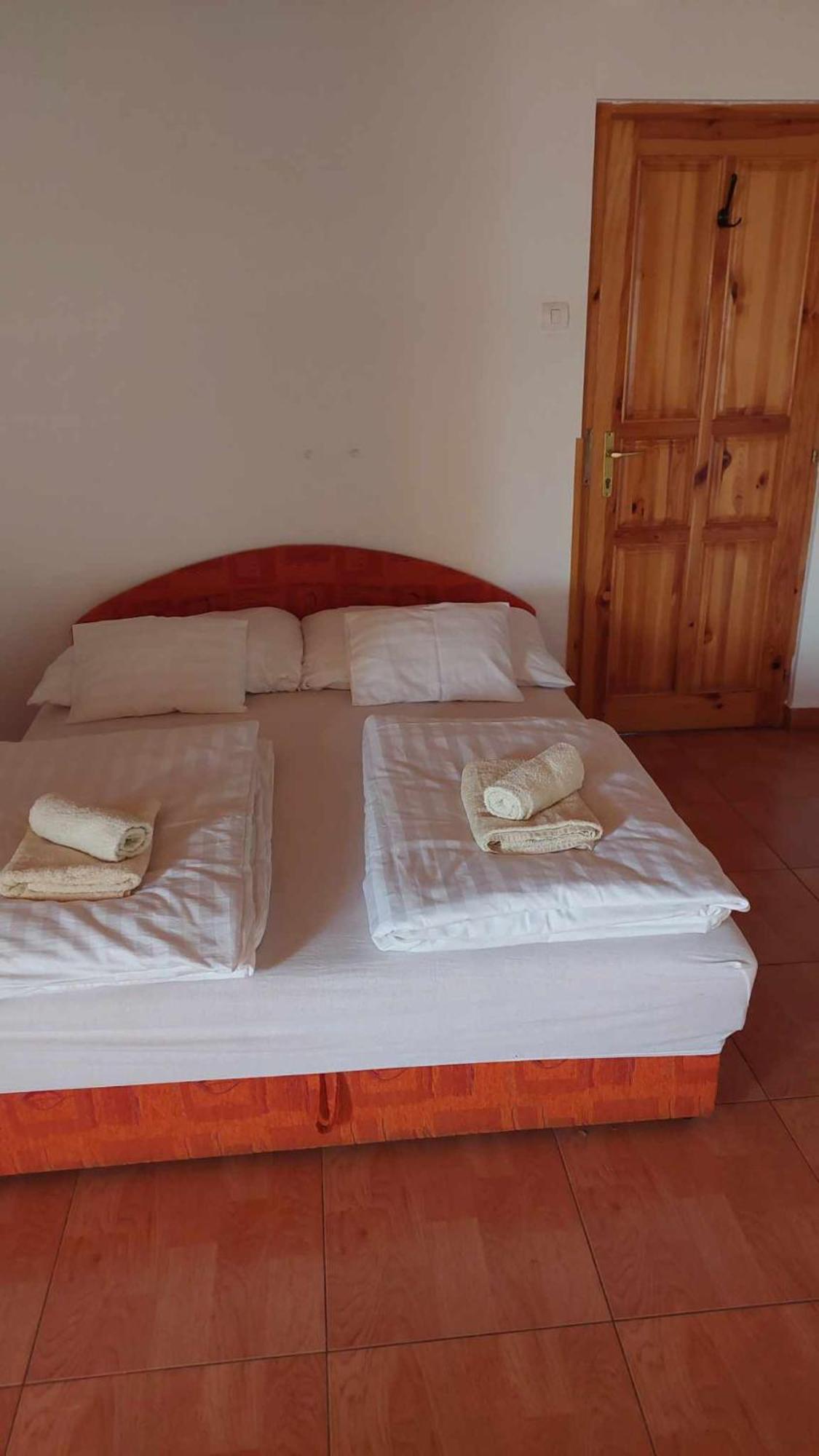 Mediterran Apartman Es Vendeghaz Hajduszoboszlo Exterior photo